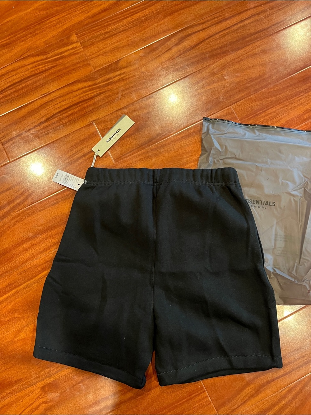 NWT Fear of God Essentials Black Fleece Shorts PacSun - Size Medium - Picture 2 of 3